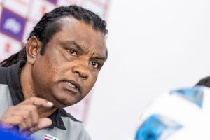 އިންޑިއާ މެޗާއި ކޮލިފައިންގައި ވެސް ގައުމީ ޓީމުގެ ކޯޗަކީ ސުޒޭން