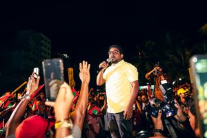 ހުލާސާކޮށް އިއްޔެ: މުޒާހަރާ ކުރި އަށް މީހެއްގެ މައްޗަށް ދައުވާ