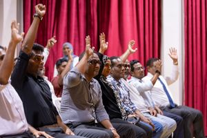 ޑިމޮކްރެޓްސްގެ އިންތިހާބު ޑިސެމްބަރުގައި، އަމްރު ވާދަ ކުރައްވާ 