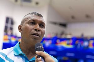 ޕޮލިސްގެ އަމާޒު ޒުވާން ޓީމެއް ބިނާކުރުން, އެކަން ކާމިޔާބު: ފައްލޯ