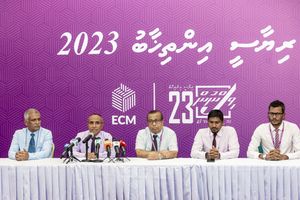 ބިދޭސީ އޮބްޒާވަރާ ދިމާކުރި ދިވެހި މޮނިޓަރުން ސަސްޕެންޑުކޮށްފި