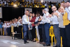 ހުލާސާކޮށް އިއްޔެ: ރާއްޖެ ބަދަލުކޮށްލުމުގެ ބޮޑު ވައުދެއް