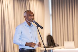 ޓެކްސީ ޑްރައިވަރުންގެ ދަފުތަރެއް އެކުލަވާލަން މުއިއްޒުގެ ވައުދު 