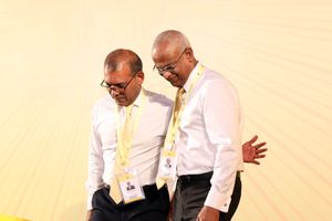 ކޮންގްރެސްގައި ވޯޓު ނަގާއިރު، ދެ ރައީސުންގެ ކުއްލި މަޝްވަރާއެއް