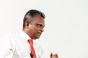ރައީސް އޮފީހުން ކައުންސިލަށް ނުފޫޒު ފޯރުވުން ހުއްޓާލާ: އާޒިމް