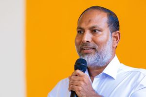 މުއިއްޒުގެ ސަބަބުން ކުރިއެރުމާއި ތަރައްގީ މަޑުޖެހޭނެ: އިމްރާން