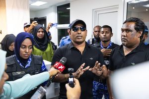 ލިސްޓުގައި ހިމެނުނު ބައެއް މީހުންނަށް ފްލެޓު ނުދޭކަމުގެ ތުހުމަތު