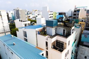 އަނެއްކާވެސް ދެބެންގެ ދެމެދުގައި މާރާމާރީއެއް، އެކަކު ހައްޔަރަށް