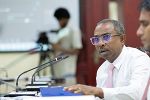 ސަޕްލިމެންޓަރީ ބަޖެޓު ހުށަހެޅީ ގާނޫނީ ހަމަތަކާ ހިލާފަށް: އާޒިމް