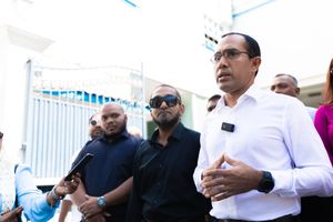 "މަޖިލިސް އިންތިހާބު އަންނަންވާއިރަށް ޔާމީން މިނިވަންކުރަން ޖެހޭ"