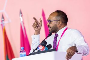 "ރައީސް މުއިއްޒު ގާނޫނުއަސާސީގެ އިއްފަތްތެރިކަން ފޭރިގަނެފި"