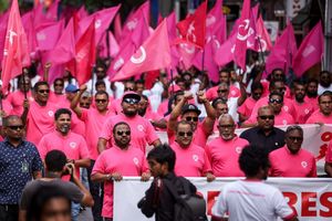 ބޭރު މީހުންނަށް ވިއްކާ ބިން އަތުލުމުގެ ވައުދާ އެކު އިހުތިޖާޖަކަށް