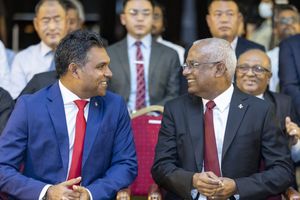 ރައީސްގެ އަރިހުގައި ނައިބު ރައީސް ވެސް ފުވައްމުލަކަށް