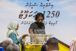ޕްލޮޓު ނަންބަރު ކަނޑަނާޅައި ގުޅީފަޅުގެ ގުރު ނަގަނީ 
