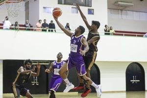 ކިންގްސް އާއި ބައުސް ފެށީ ބޮޑު މޮޅަކުން 