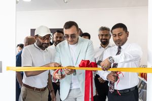 ކްރޮސްރޯޑްސް ޓިކެޓިން ލައުންޖު އާޓް ގެލެރީގައި ހުޅުވައިފި
