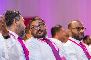 ޕީޕީއެމްގެ ދެ ނައިބު ރައީސުން ޔާމީން ދޫކޮށްލައި މުއިއްޒާއެކު!