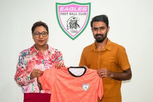މާޒިޔާގެ ފޭދޫ އިއްބެ އީގަލްސް އަށް ސޮއިކޮށްފި