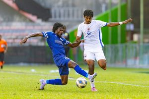 ނިއު ރޭޑިއަންޓާއި އޮޑީގެ ކުރިމަތިލުން އެއްވަރު