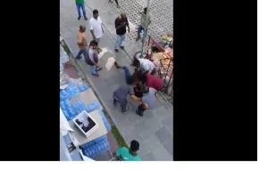 ވަޅިއެއް ހިފައިންގެން ފިހާރައަކަށް ވަދެ މާރާމާރީ ހިންގިއިފި 