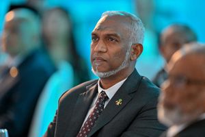 "އެއްވުން ހުއްޓުވުމަށް މުއިއްޒު ދަނީ ގޭންގުތަކަށް ފައިސާ ދެމުން"