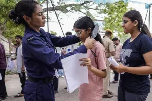 ހަރުކަށި ފިޔަވަޅުތަކާއެކު އިންޑިއާގެ މެޑިކަލް ކޮލެޖް އެންޓްރެންސް ޓެސްޓު ދެވަނަ ފަހަރަށް ބާއްވައިފި