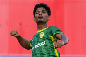 ތާވަލުގެ ކުރީގައި މާޒިޔާ އާއި އޮޑީގެ ކުރިމަތިލުމެއް 