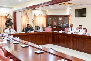 ބޭސް ލިބުމުގެ ދަތިކަން: މުއައްސަސާތައް ކޮމިޓީއަށް ހާޒިރުކުރަނީ