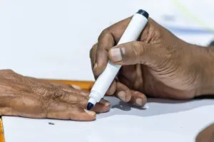 ފީއަލީގައި ނުބައި ލިސްޓަކަށް ވޯޓުލާކަމުގެ ޝަކުވާ 