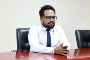 އަނަސް މިފްކޯގެ މެނޭޖިން ޑިރެކްޓަރަށް
