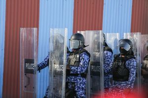 ފުލުހުންނަށް މަރުގެ އިންޒާރު ދިން ކަމަށް ބުނާ މީހަކު ހައްޔަރުކޮށްފި