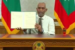 މަޖިލީހުން ފާސްކުރި ހަތް ބިލެއް މުއިއްޒު ތަސްދީގުކުރައްވައިފި
