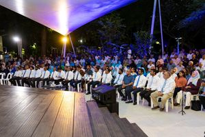 ޑިމޮކްރެޓްސްގެ ހިންގުން އަލައިކާ އާއި ފިރުޝާންއަށް، ކުރިއަށް ދާނެ ގޮތަކާ މެދު ގޮތެއް ނިންމަނީ