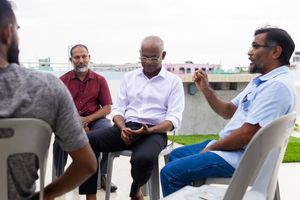 ރައީސް ސޯލިހު މާލޭގައި ދޮރުން ދޮރަށް،  ގޭގެއިން ކުރި ސުވާލުތަކަށް ޖަވާބު ދެއްވި!