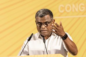 ތުހުމަތުތަކަކާއެކު އިބްރާހީމް ވަހީދު ފެނަކައިން ވަކިވެއްޖެ