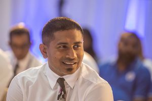 ލީގަށް ބަޖެޓެއް ނެތް، ދަނޑު އަޅާތީ ފީފާގެ ރައީސް ކޮސްވެފައި
