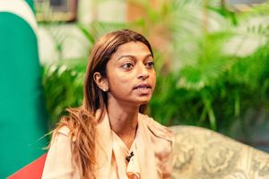 "މި މީހާއާއެކީ ދެން ކުރިއަށް ނުދެވޭނެއޭ ހިތަށް އެރީ މި ހިސާބުން"
