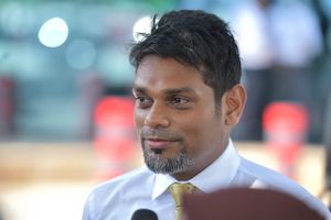 މަޖިލީހުގެ ތެރެއިން އެހެން ޕާޓީއަކަށް ކުރެވޭނެ ކަމެއް ނެތް:އަމްރު