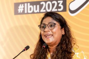 ނަޝީދަށް ސުވާލެއް؛ "ތާއީދު ނެތި ޓިކެޓު ހޯދަން ނުކުތީ ކީއްކުރަން؟"