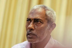 ސޯޅަފޫޓުގެ ދިގު މިޔަރު އަޑިއަށް ދިޔައީ ދޯނި ވެސް ހިފައިގެން!