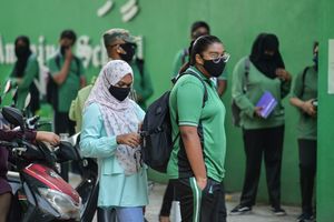 ނުލިބި ލަސްވި ފޮތްތައް ސްކޫލުތަކަށް ފޮނުވަން ފަށައިފި 