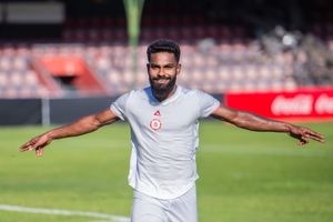 ގްރީން ސްޓްރީޓްސް ބަލިކޮށް ބުރު ކުރިއަށް