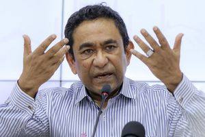 ޔާމީން އަތުން ލިޔުނު ސިޓީ އާއި މަނީލޯންޑާކުރުމުގެ އުކުޅު