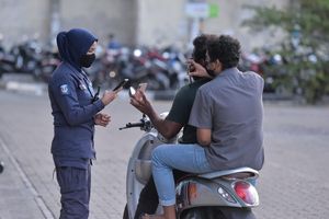 މިދިޔަ 19 ދުވަސް ތެރޭ މާސްކް ނާޅާ އުޅުނު 1900 މީހުން ޖޫރިމަނާ