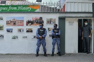 ބަންދުގައި ބަހައްޓަން ޖެހޭ ސަބަބެއް ނެތުމުން ބޮމުގެ އިންޒާރުދިން މީހާ ދޫކޮށްލައިފި