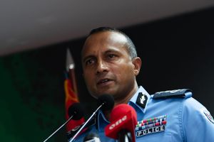 ސީޕީ ޕޮލިސް ބޯޑަށް ހާޒިރުކުރަނީ