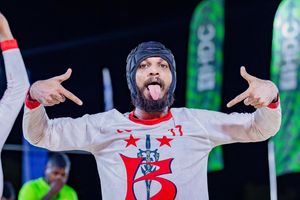 ޗެމްޕިއަން ޓީނޭޖު ބަލިކޮށް ބުރު ކުއާޓާ އަށް 