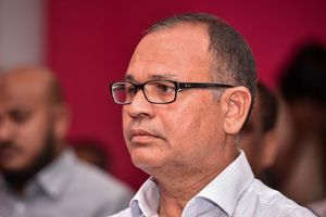 އާދަމް ޝަރީފް އިސްތިއުފާދެއްވައިފި