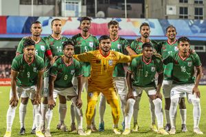 ސާފްގެ ކުރިން ބަންގްލަދޭޝުން ކެމްބޯޑިއާއާ ދެކޮޅަށް ކުޅެނީ