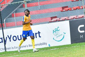 ވެލެންސިއާ އިން ފަހަތުން އަރައި ޓީސީ ބަލިކޮށްފި